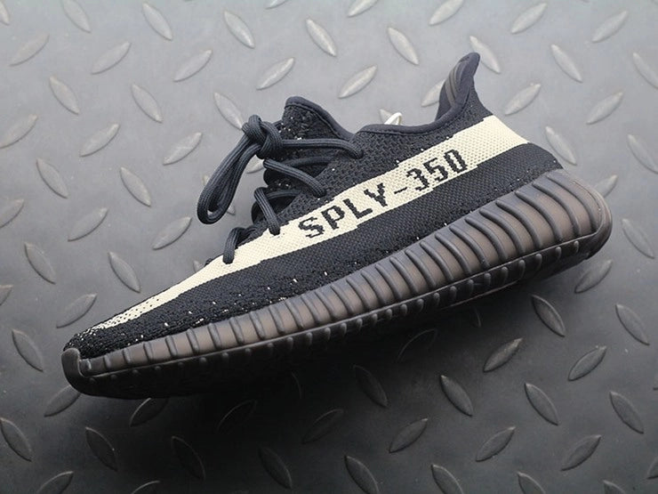 YEEZY 350 V2 오레오