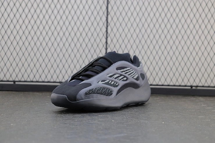 YEEZY 700 V3 알바