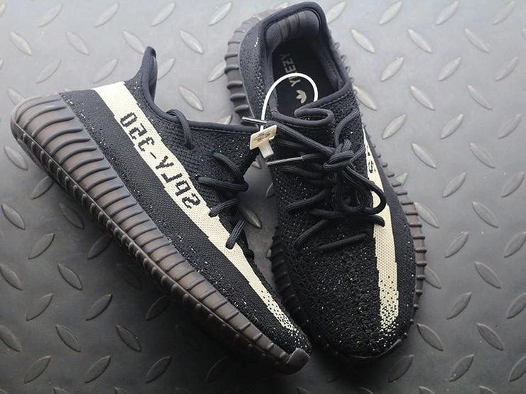 YEEZY 350 V2 오레오