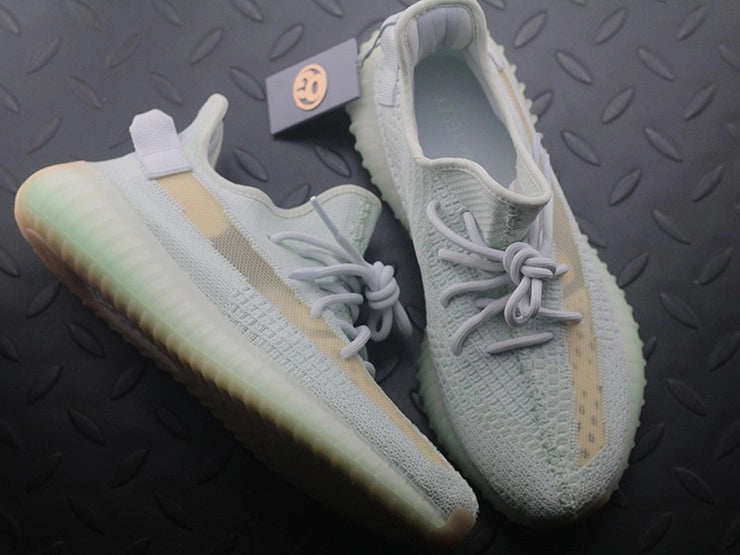 YEEZY 350 V2 하이퍼스페이스