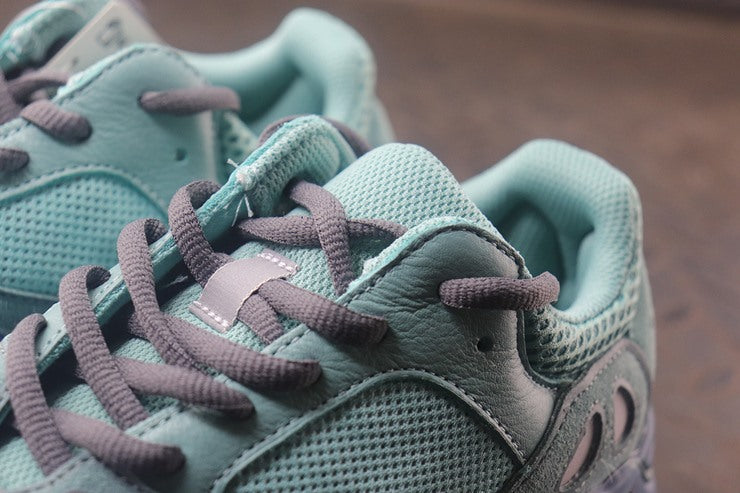 YEEZY 700 페디드 아주르