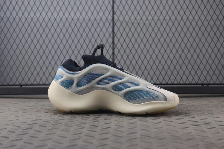 YEEZY 700 V3 카이아나이트
