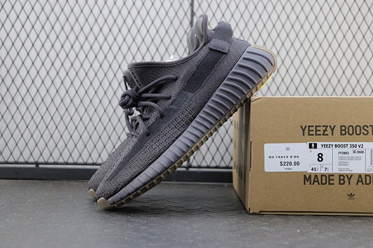 YEEZY 350 V2 신더