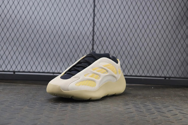 YEEZY 700 V3 새플라워