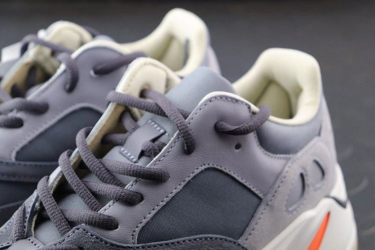 YEEZY 700 마그넷