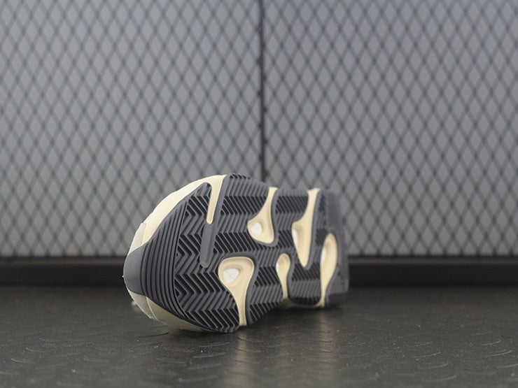 YEEZY 700 아날로그