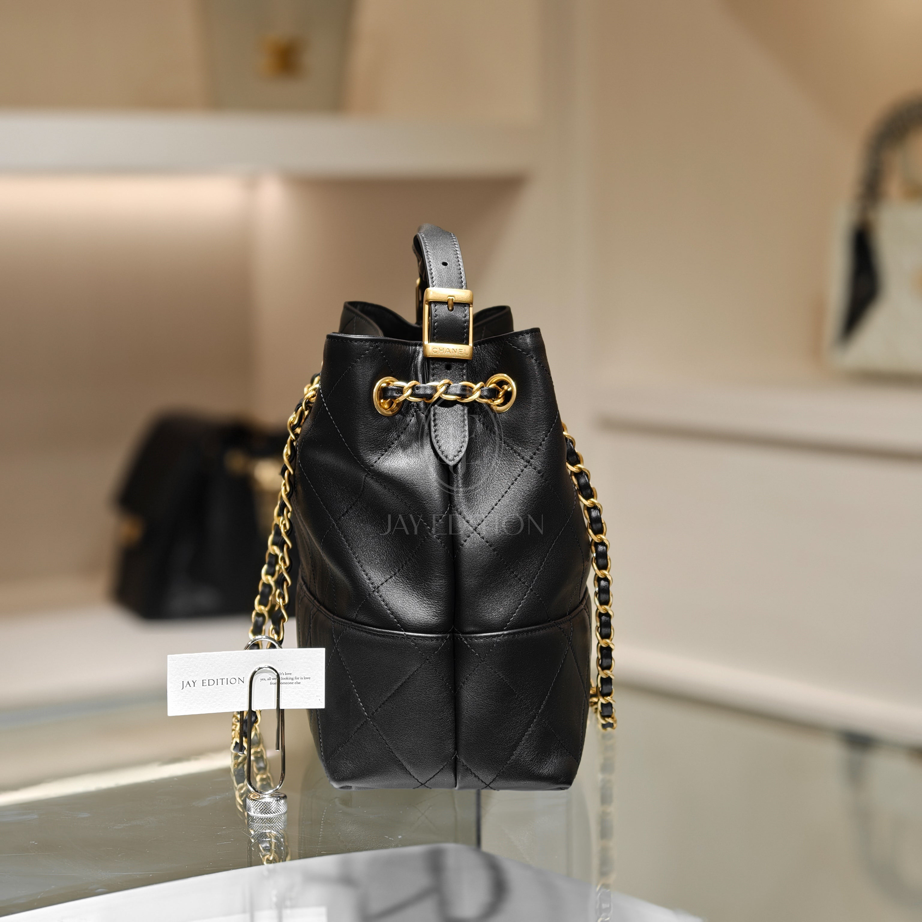 C 쇼핑백 카프스킨 & 골드 메탈 블랙