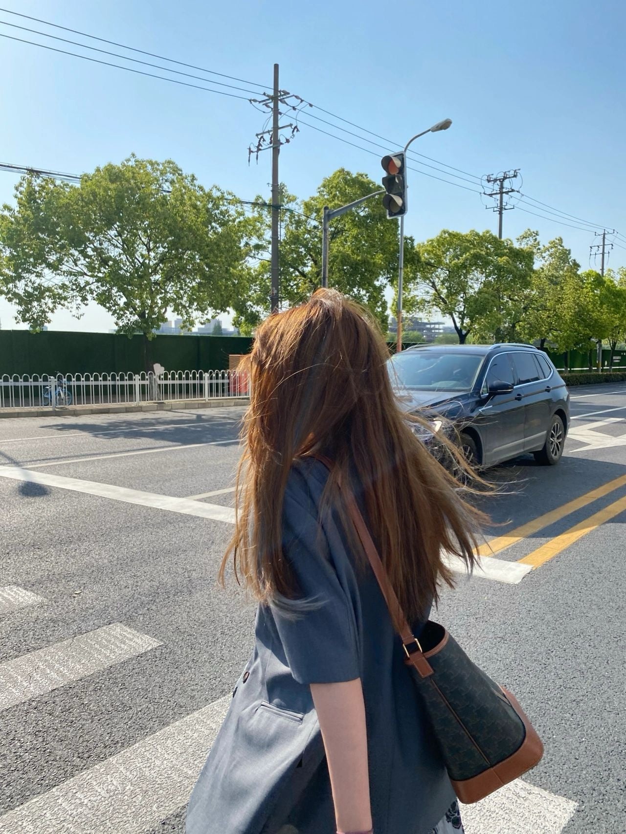 CEL 트리옹프 버킷백 미디움