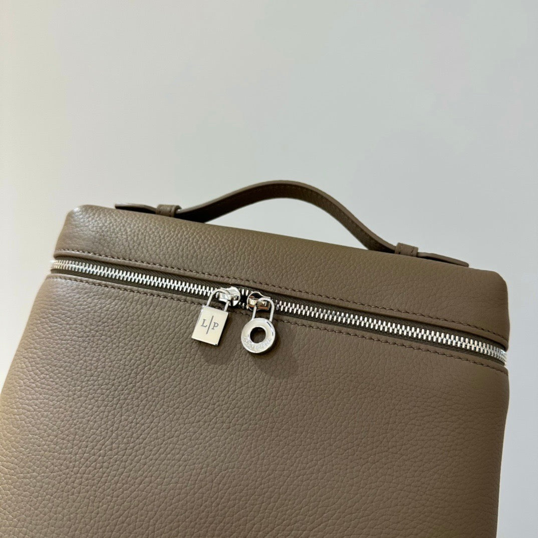 LP 엑스트라포켓 백팩 L23.5 (웜 매스틱)