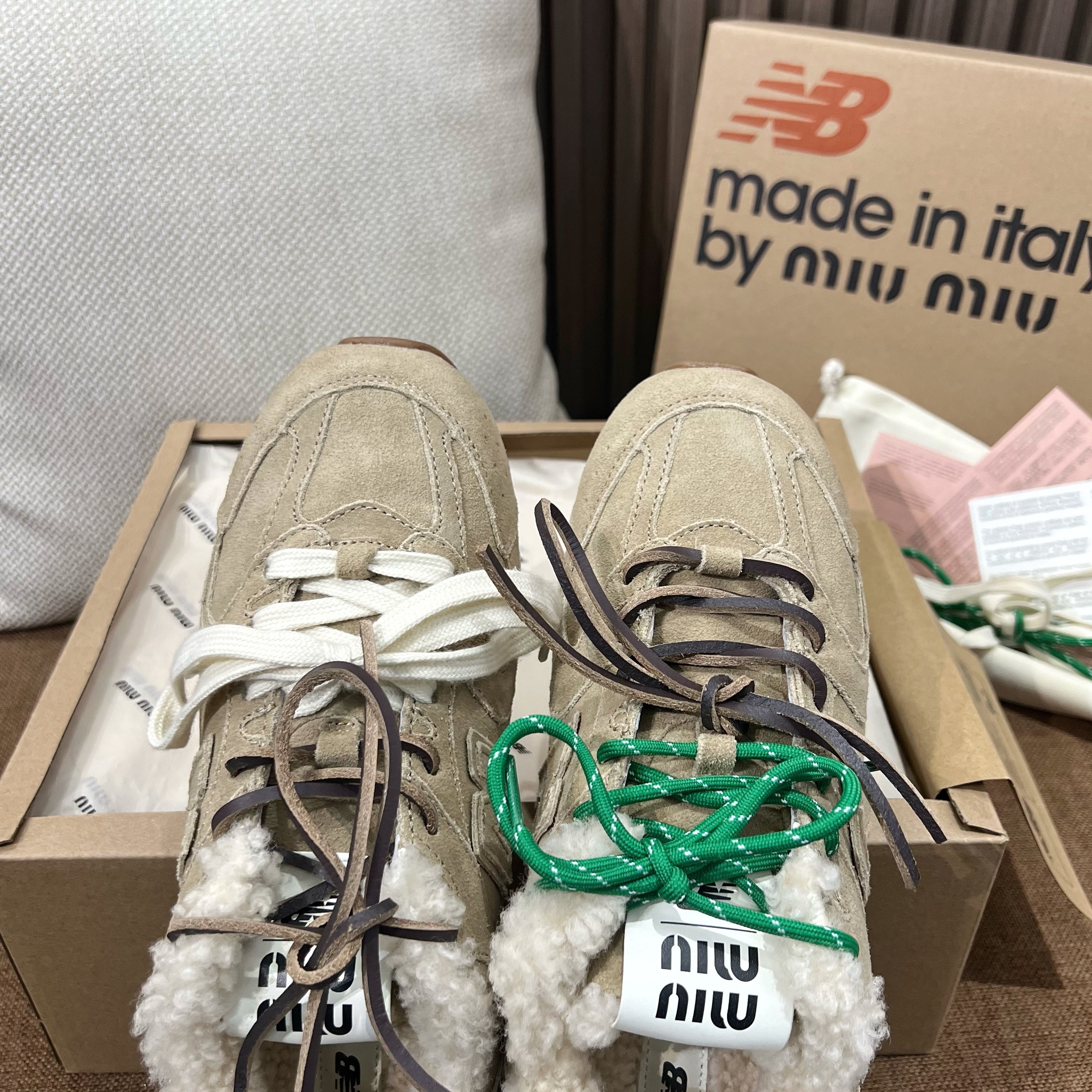미우미우 x 뉴발란스 530 SL 스니커즈
