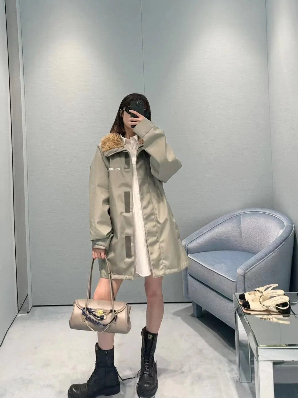 미우미우 레더 숄더백