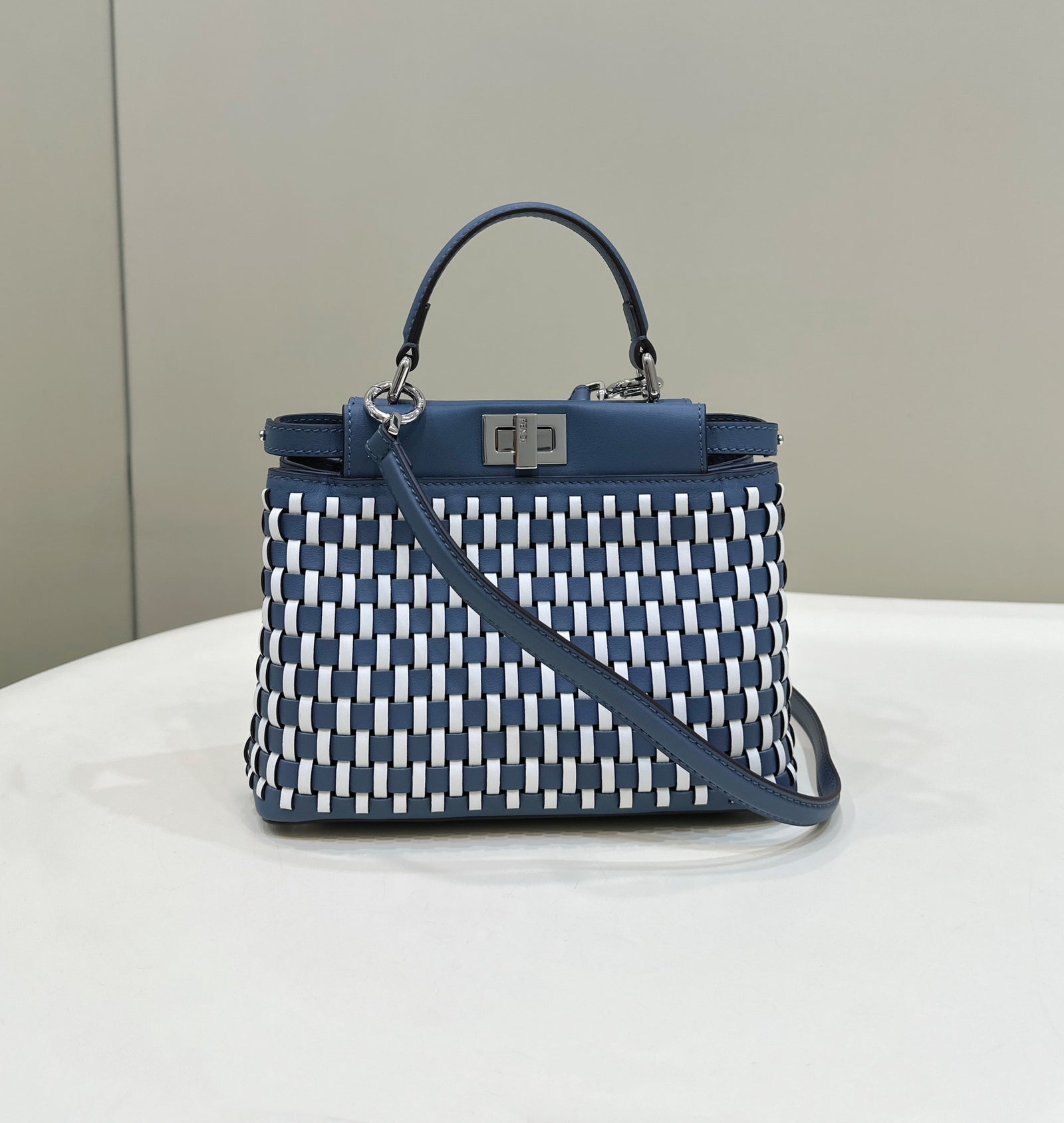 펜디 아이코닉 피카부 인터레이스 미니