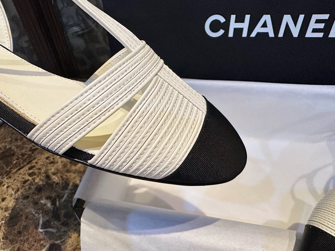 C 인터로킹 CC 로고 슬링백 플랫