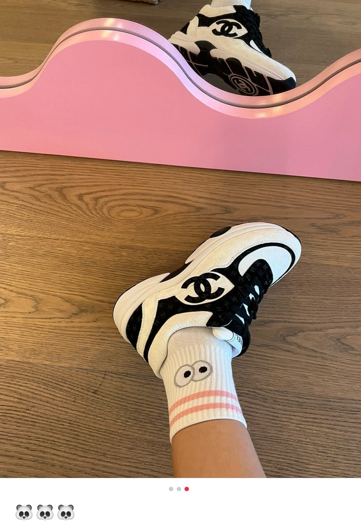 C CC 로고 프린티드 스웨이드 스니커즈