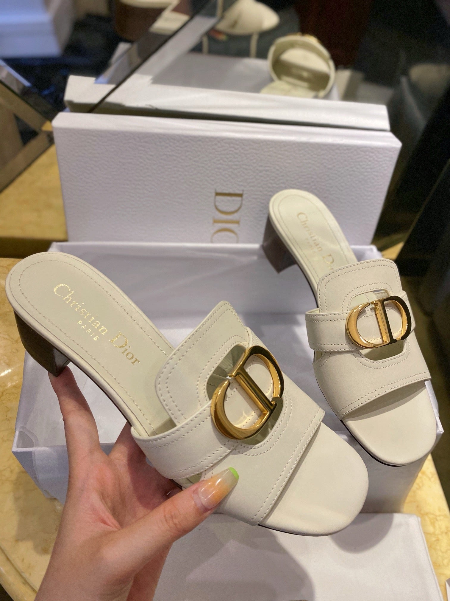 디올 30 몽테뉴 뮬 힐