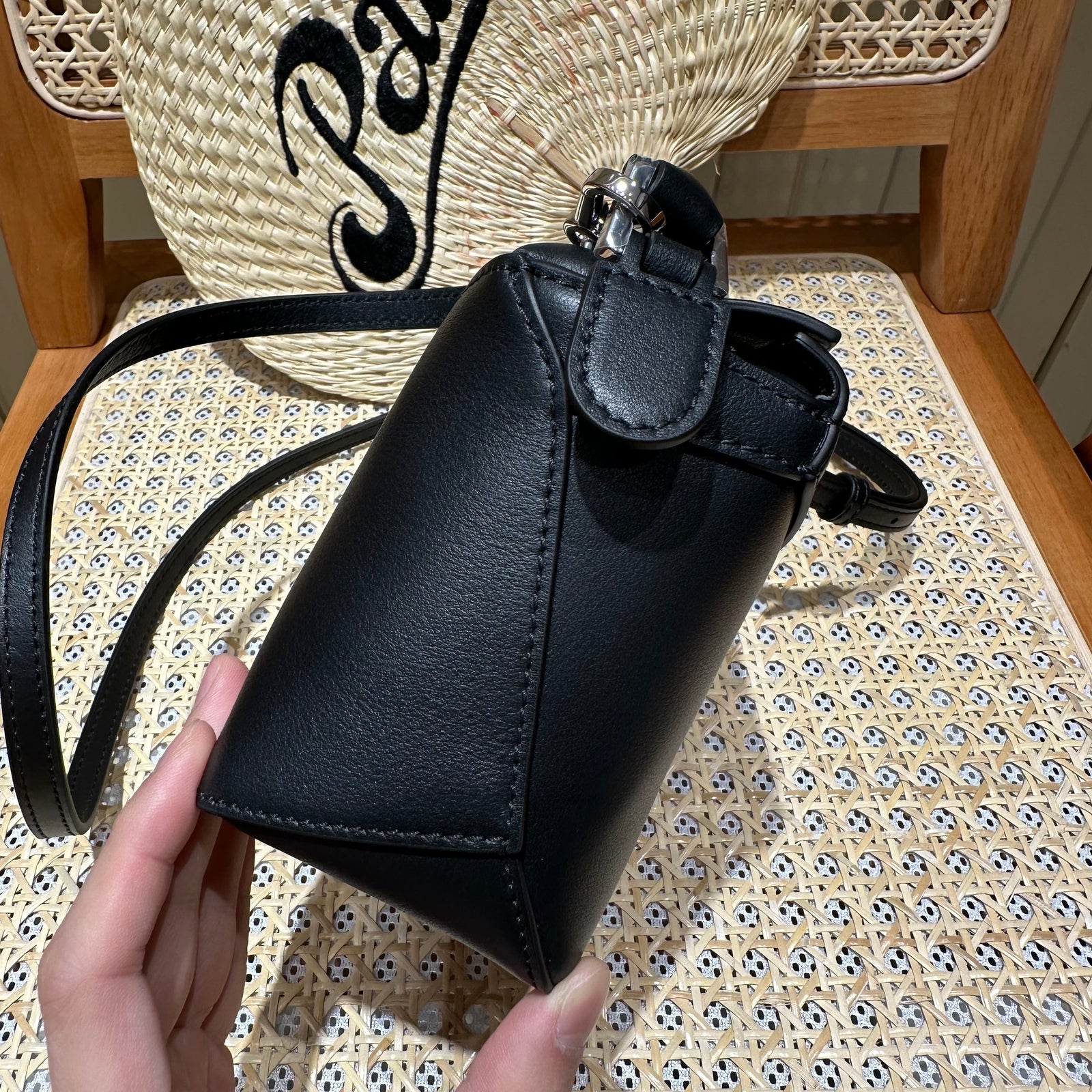 로에베 퍼즐백 미니 엣지