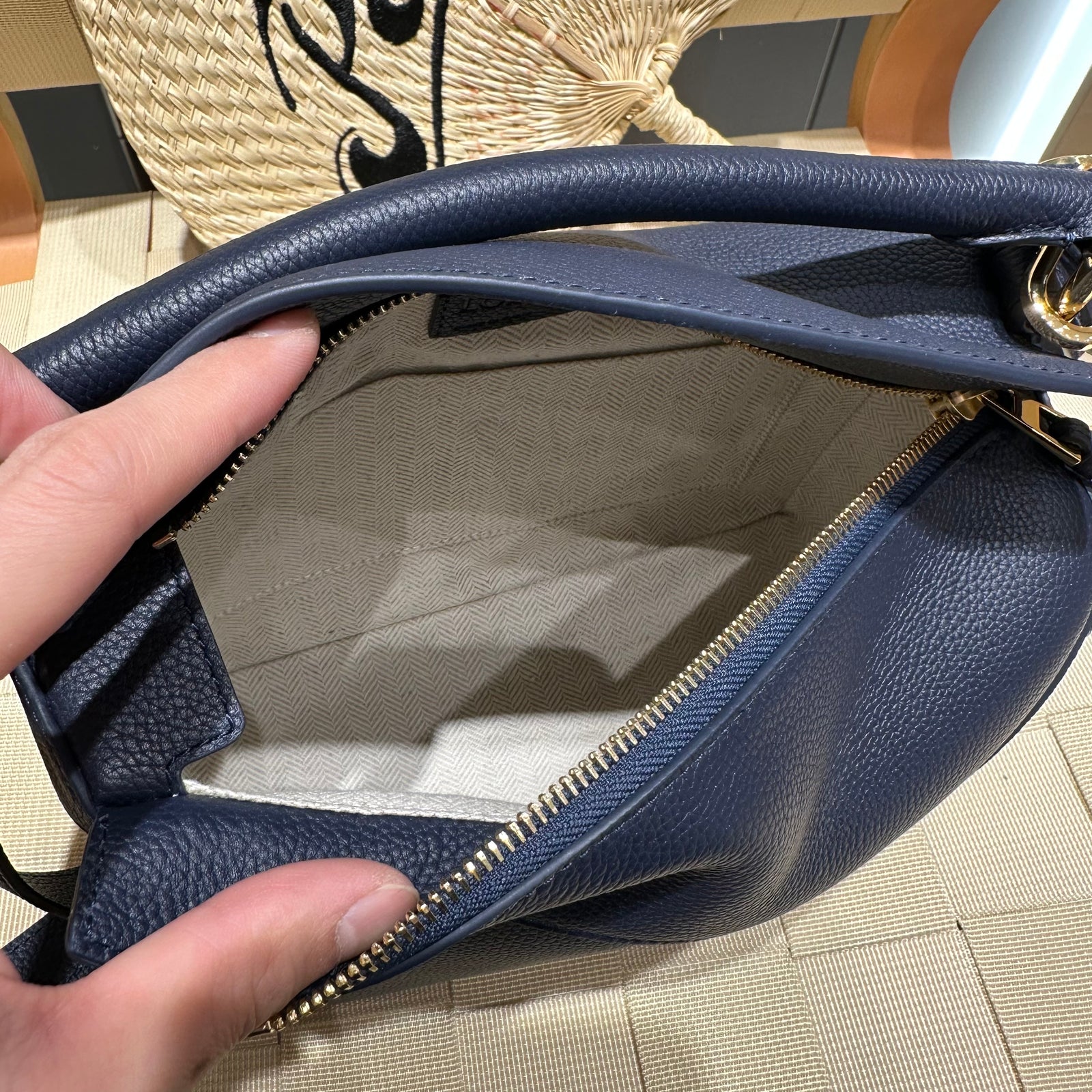 로에베 퍼즐백 스몰