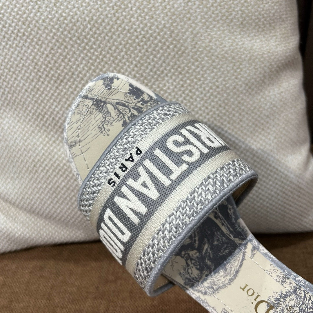 디올 디웨이 슬라이드 뮬 사각굽