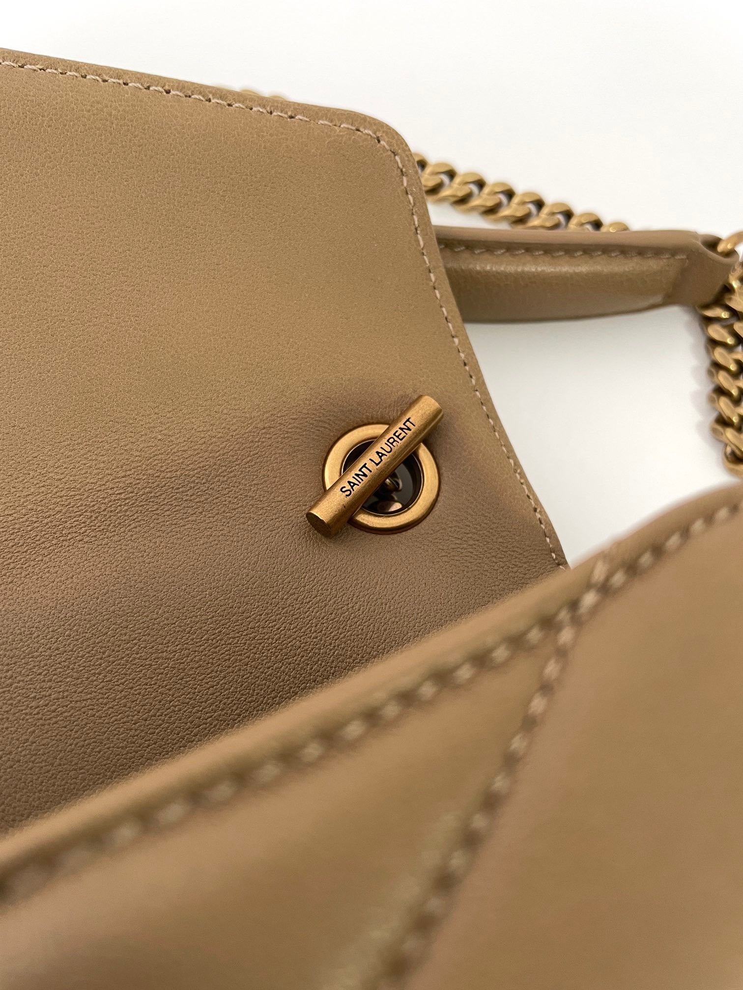 생로랑 루루 마틀라세 램스킨 미니 (브라운)