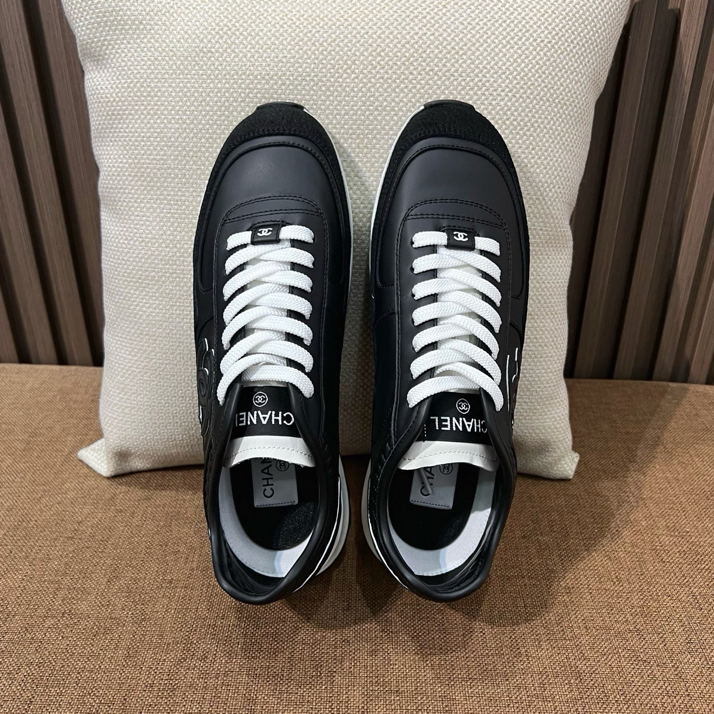 C 카프스킨 벨벳 스니커즈