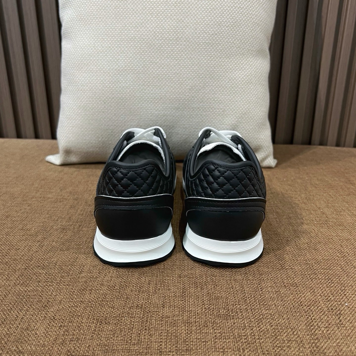C 카프스킨 벨벳 스니커즈