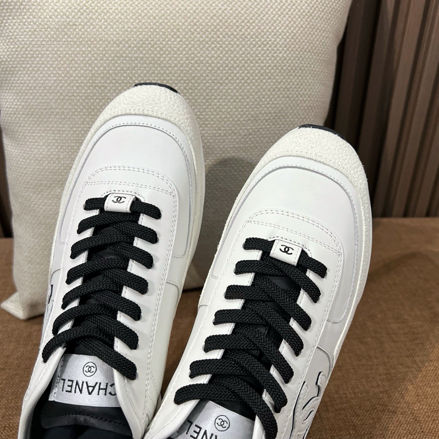 C 카프스킨 벨벳 스니커즈