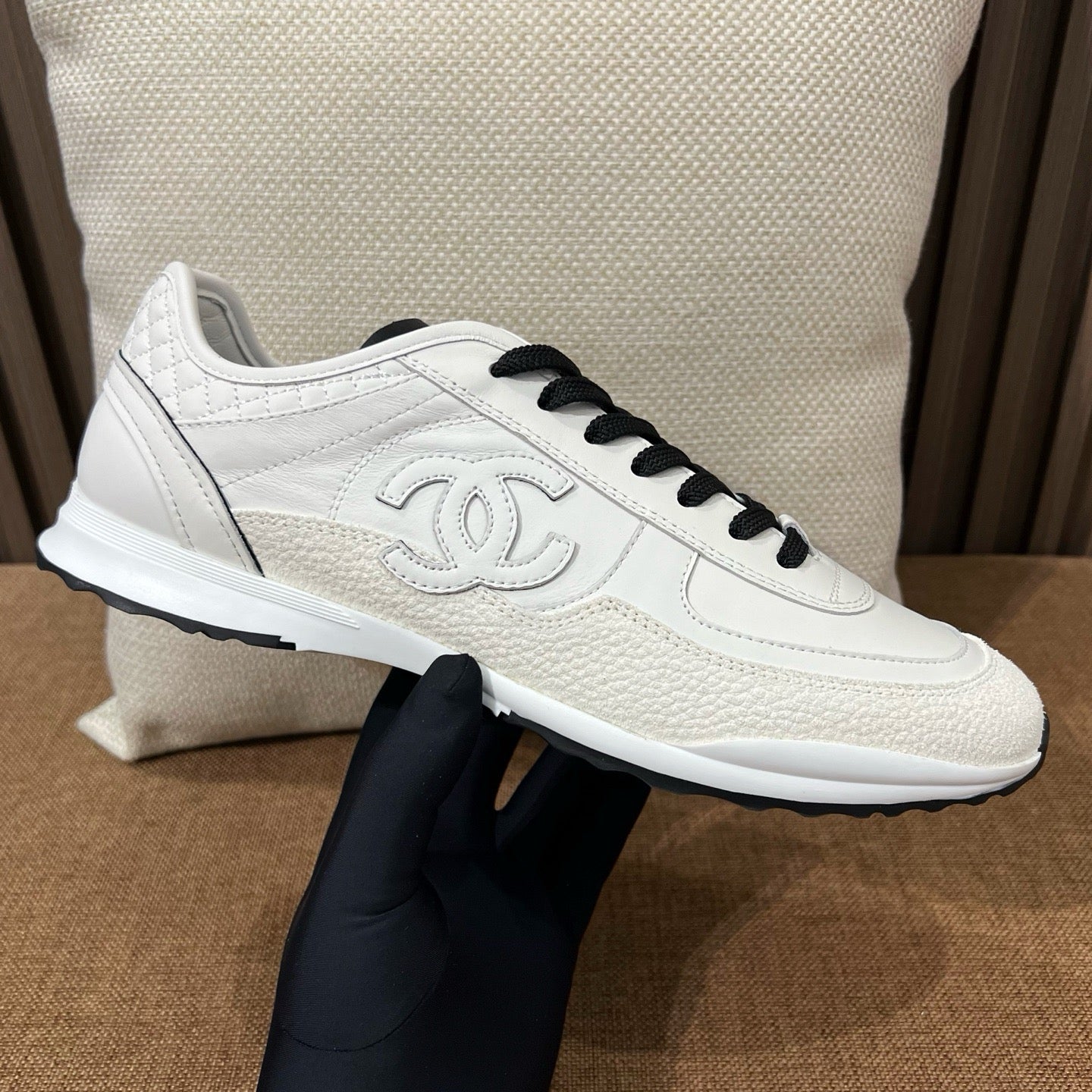 C 카프스킨 벨벳 스니커즈