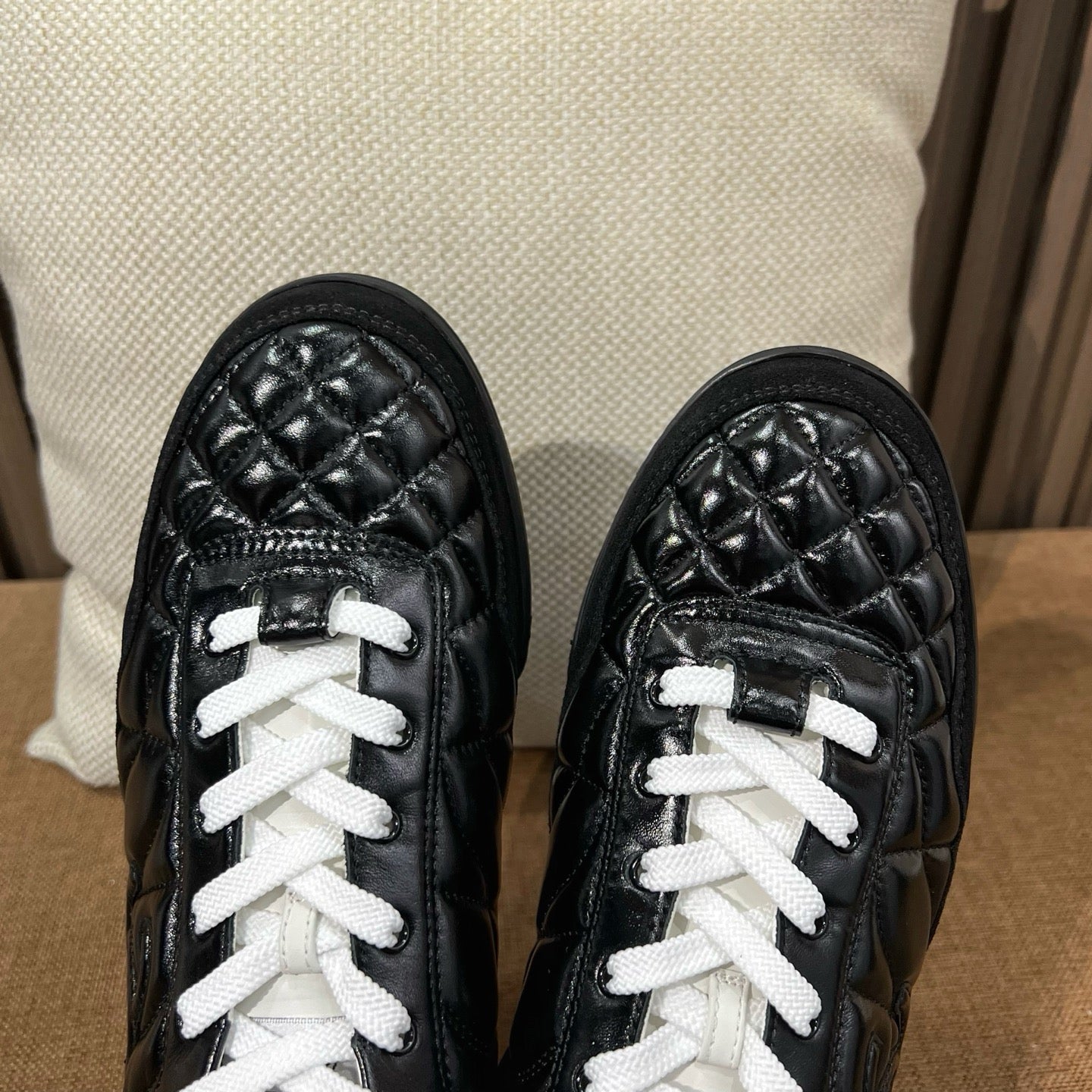 C 카프스킨 퀄팅 스니커즈
