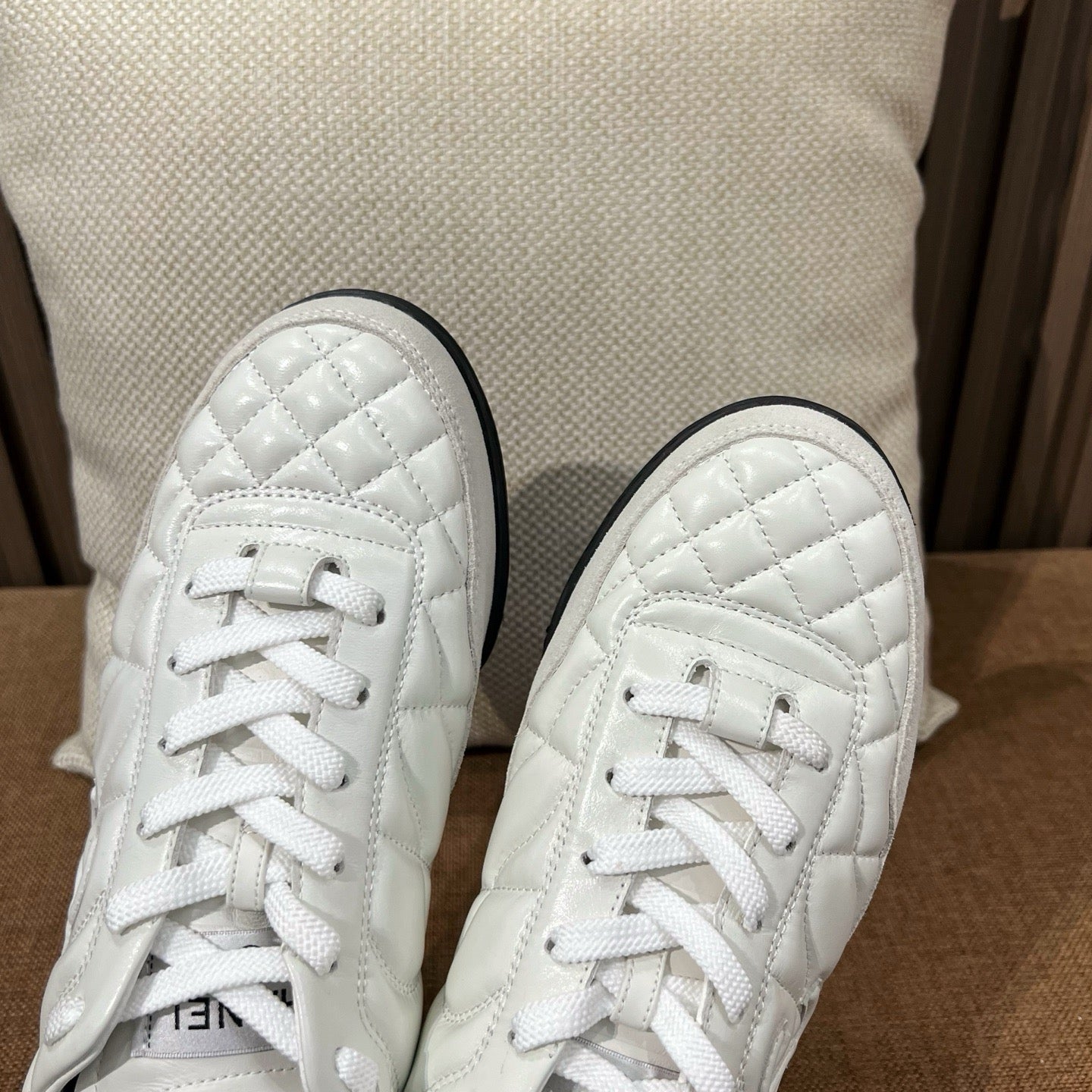 C 카프스킨 퀄팅 스니커즈