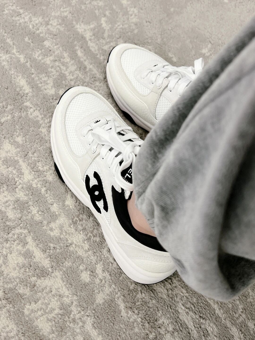 C 메쉬 스웨이드 스니커즈