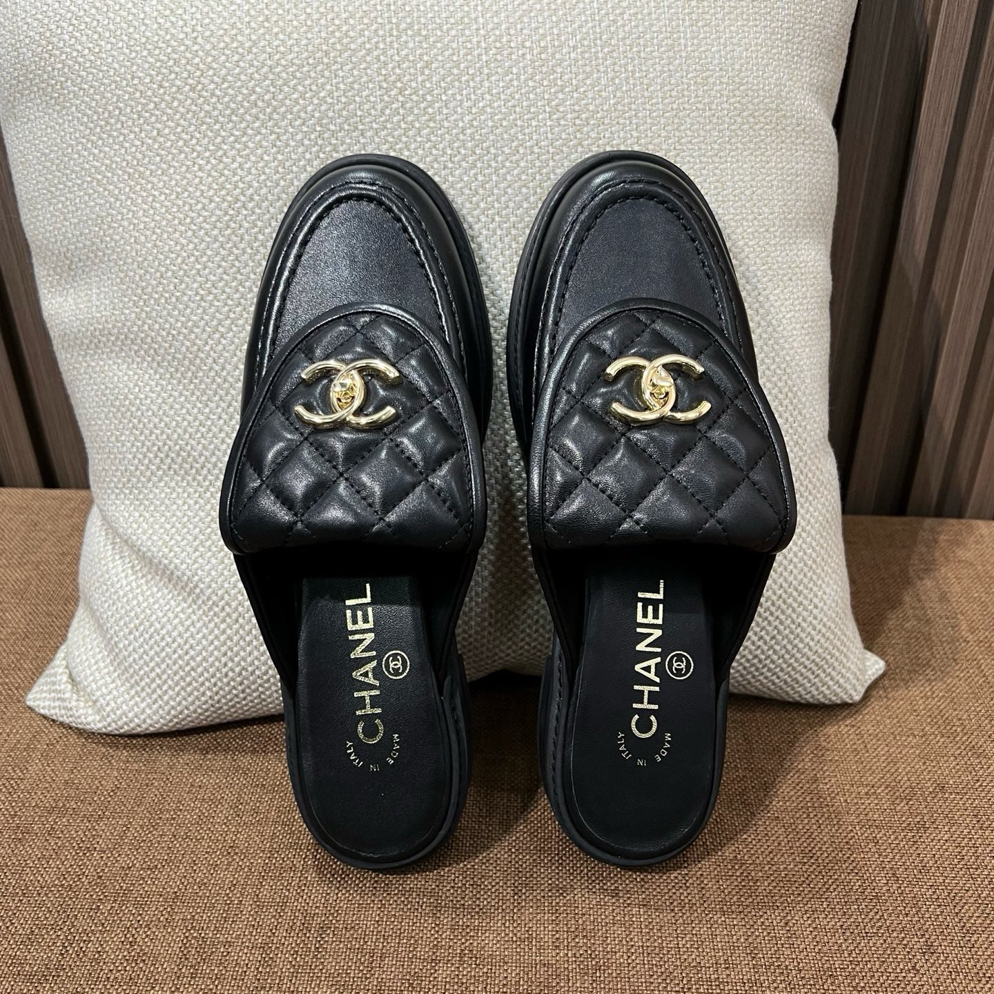 C 턴락 퀄팅 뮬 슬리퍼