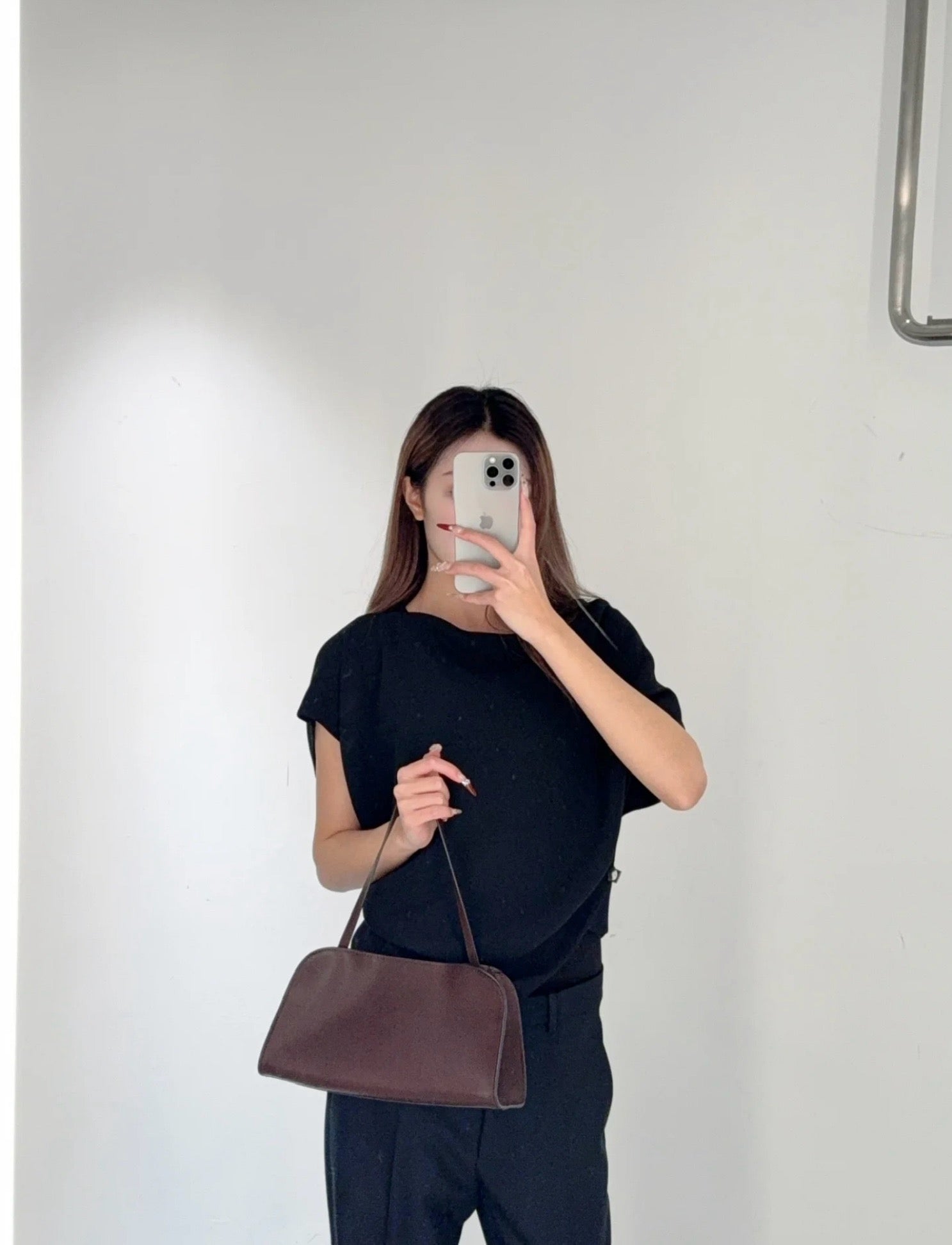 더로우 페기 레더백