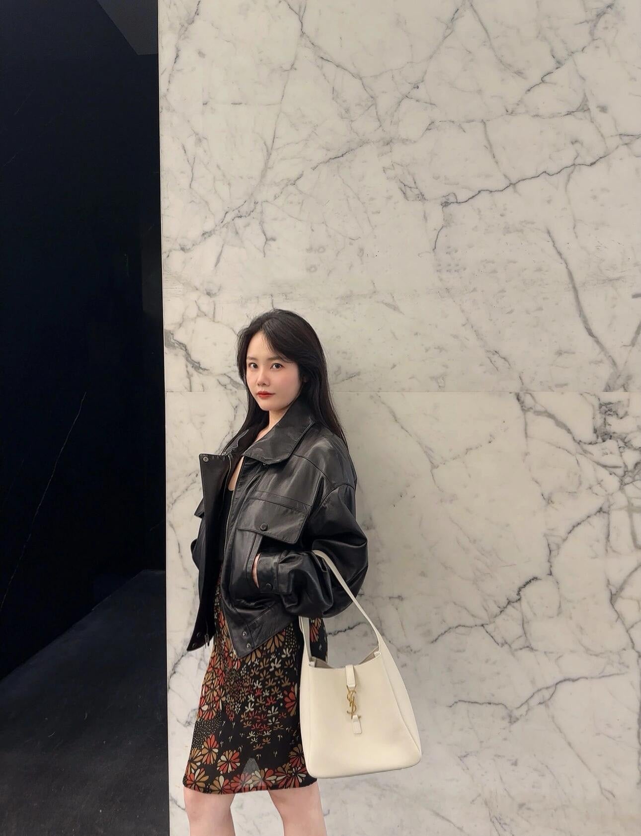 생로랑 LE 5À7 서플 라지 그레인 레더 (블랑 빈티지)