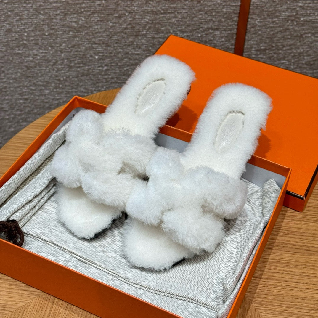 에르메스 Oran 오란 슬리퍼  시어링 (화이트)