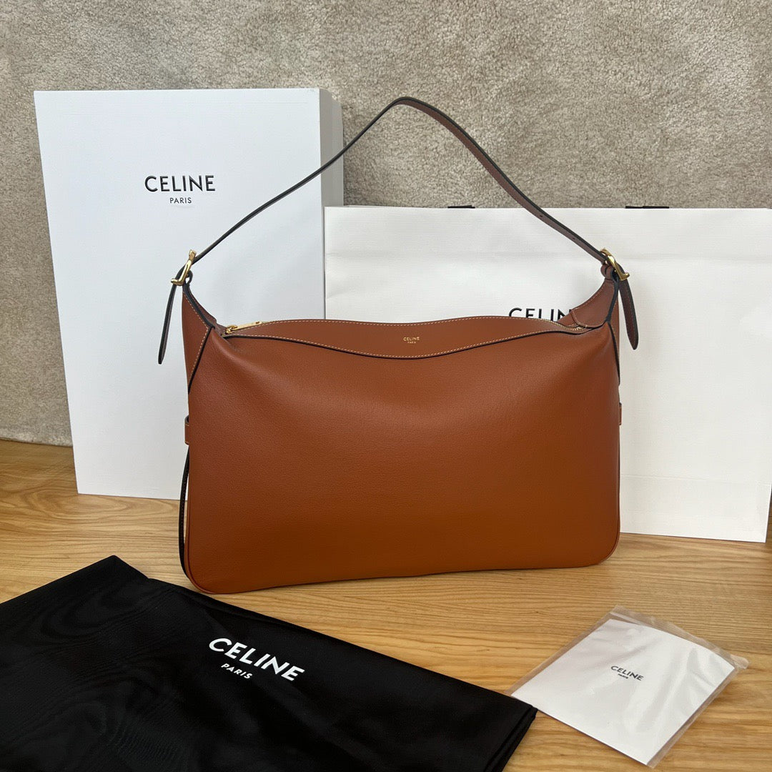 CEL 로미 숄더백 미디움