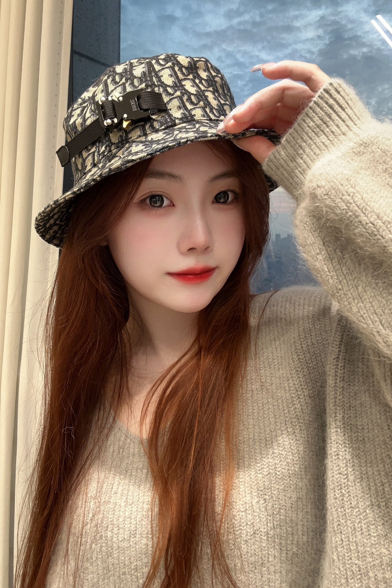 디올 오블리크 버클 버킷햇