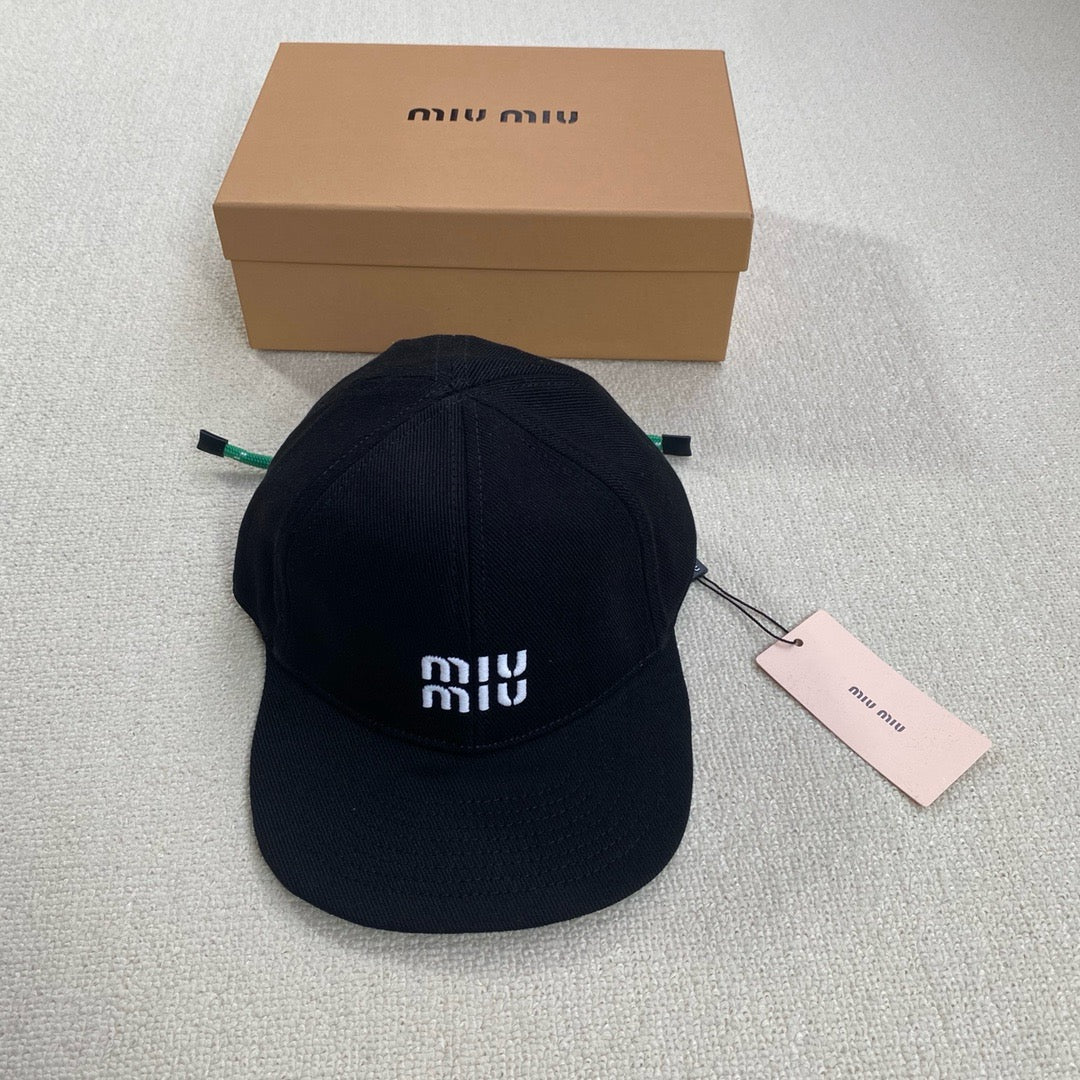 미우미우 볼캡 (로프끈 볼캡)