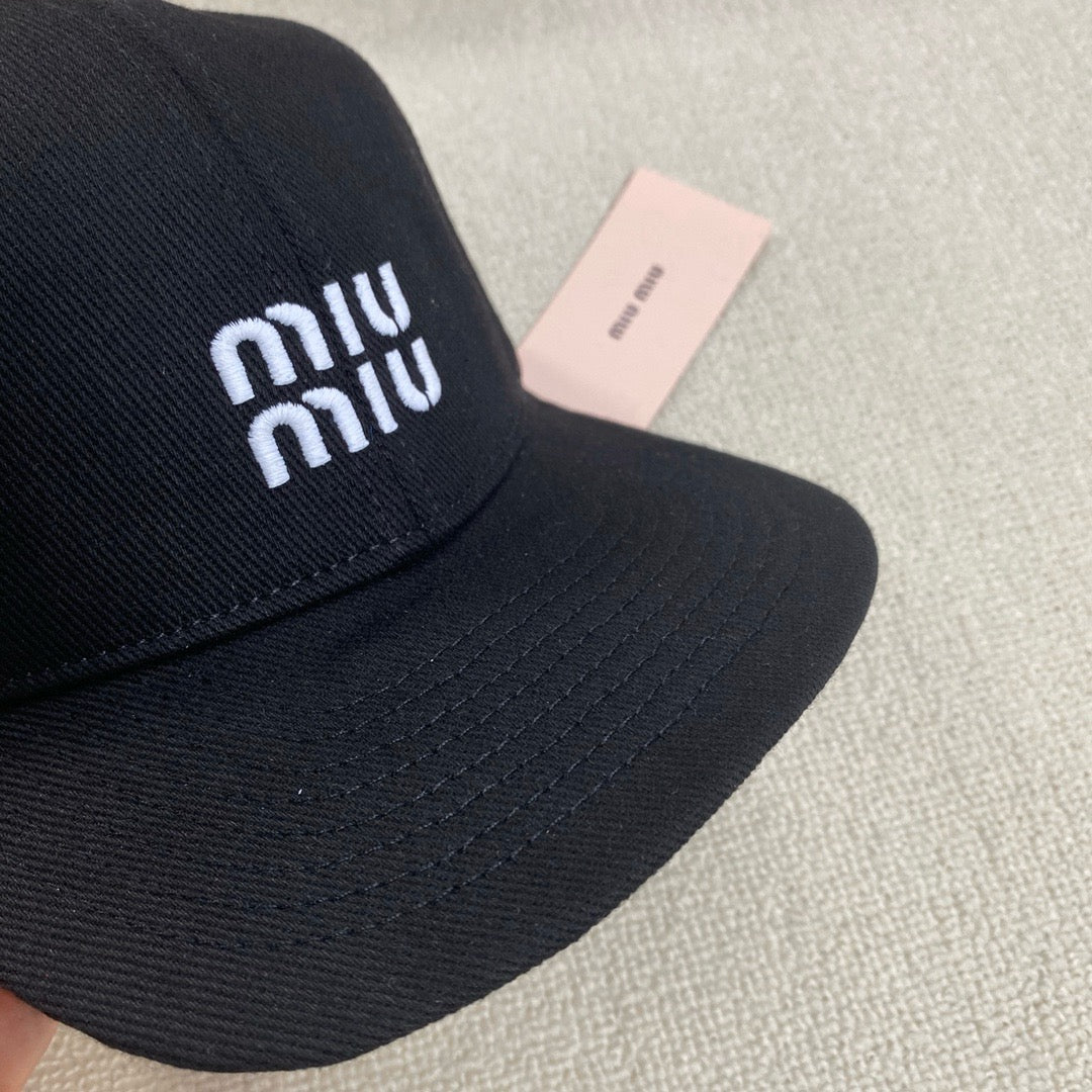미우미우 볼캡 (로프끈 볼캡)