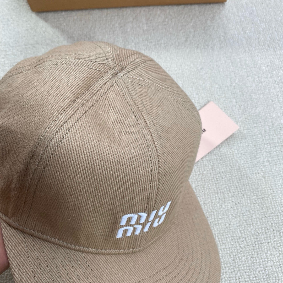 미우미우 볼캡 (로프끈 볼캡)