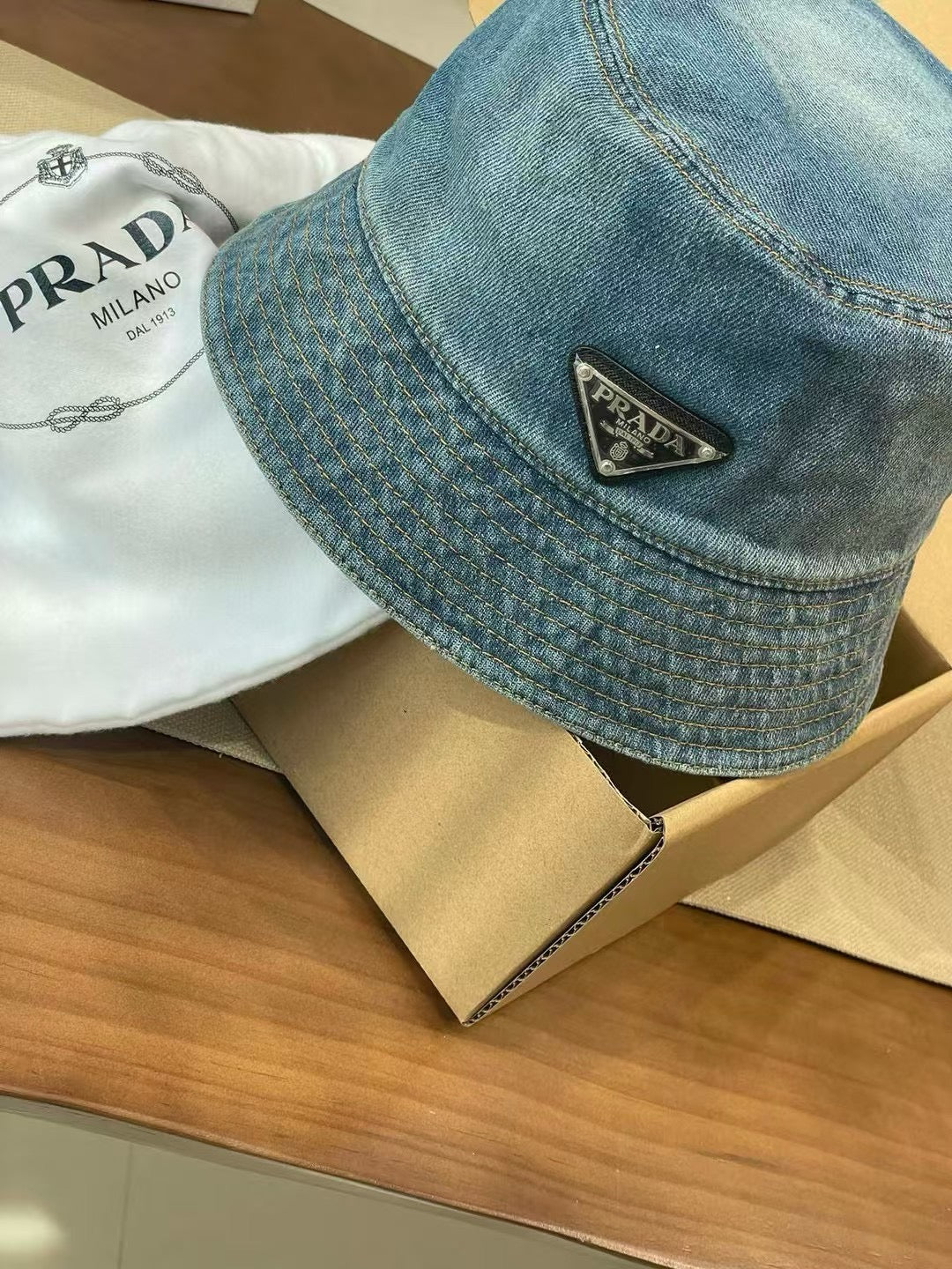 프라다 버킷햇 (데님)