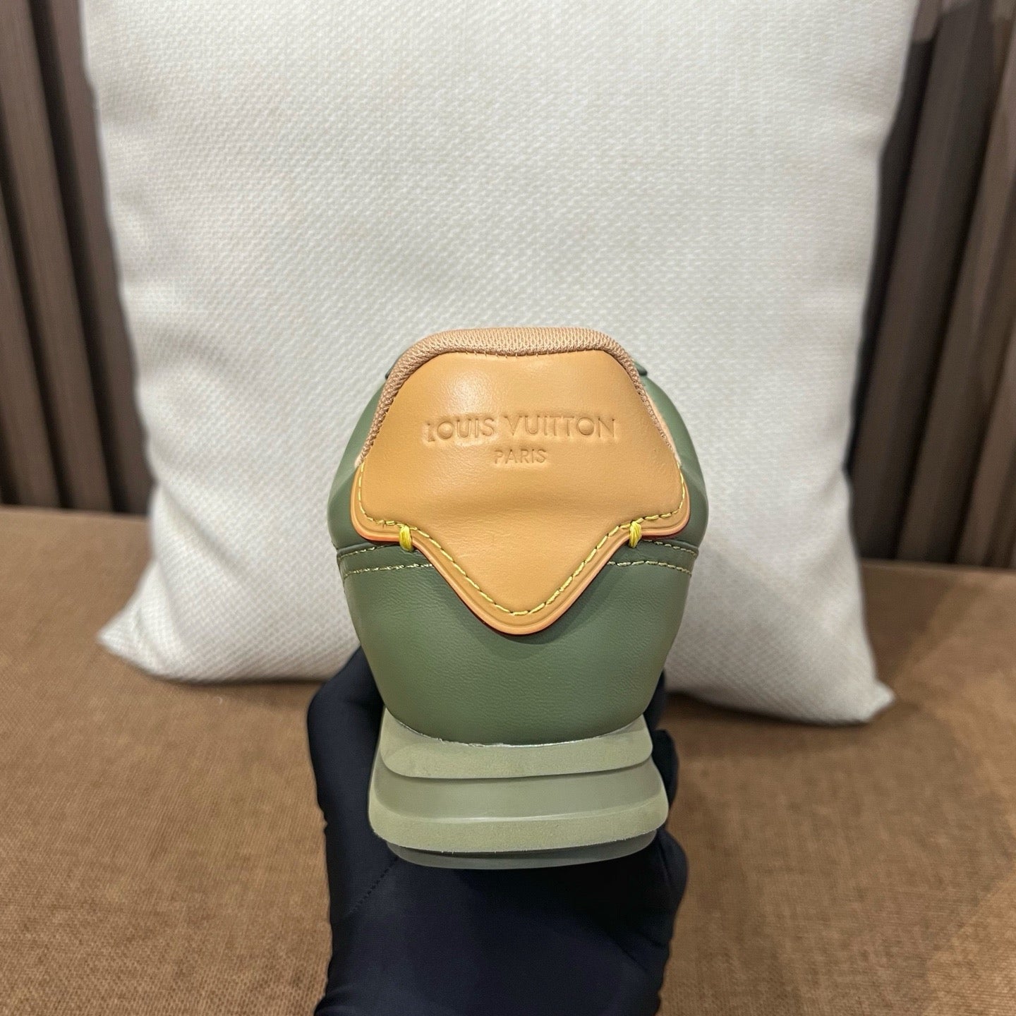 루이비통 버터소프트 스니커즈