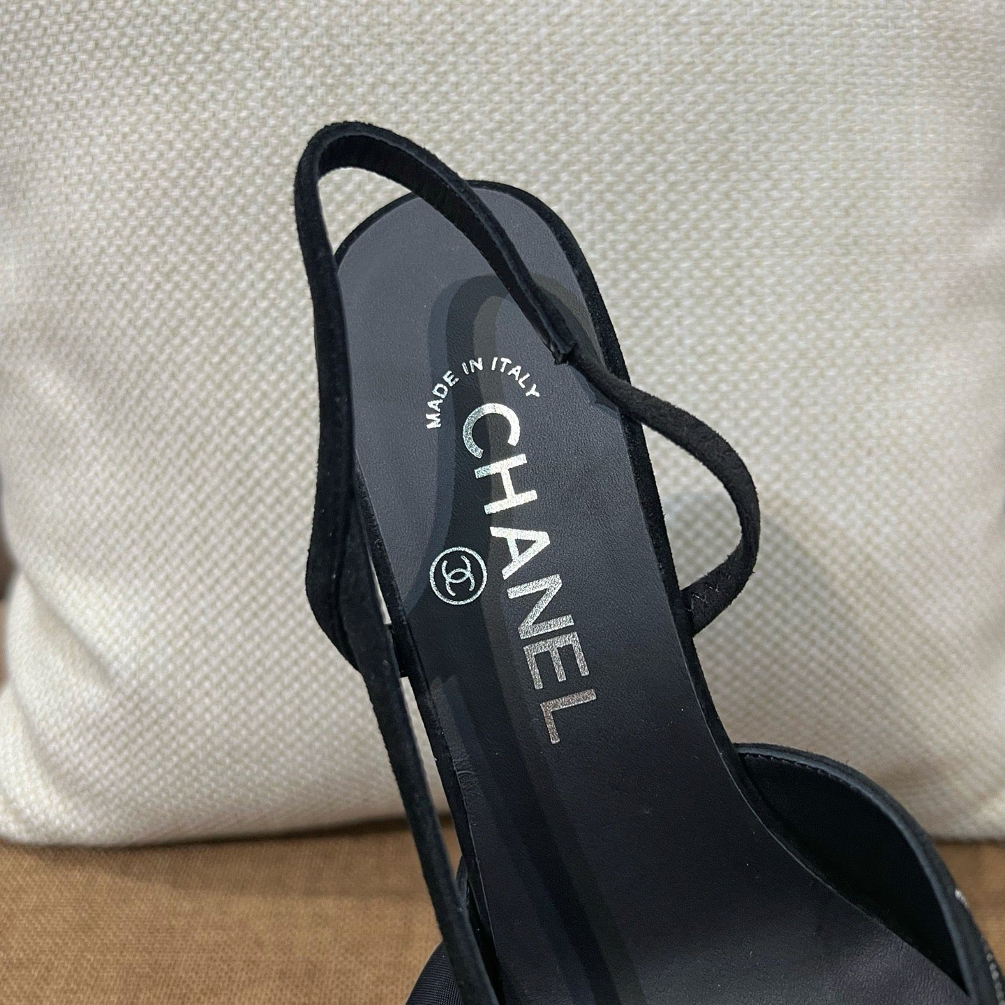 C 스웨이드 통굽 슬링백 미드힐