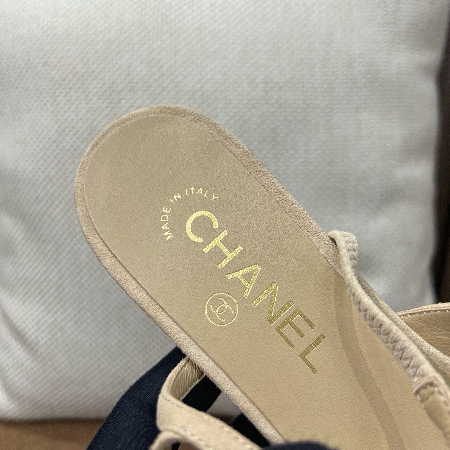 C 스웨이드 슬링백 플랫
