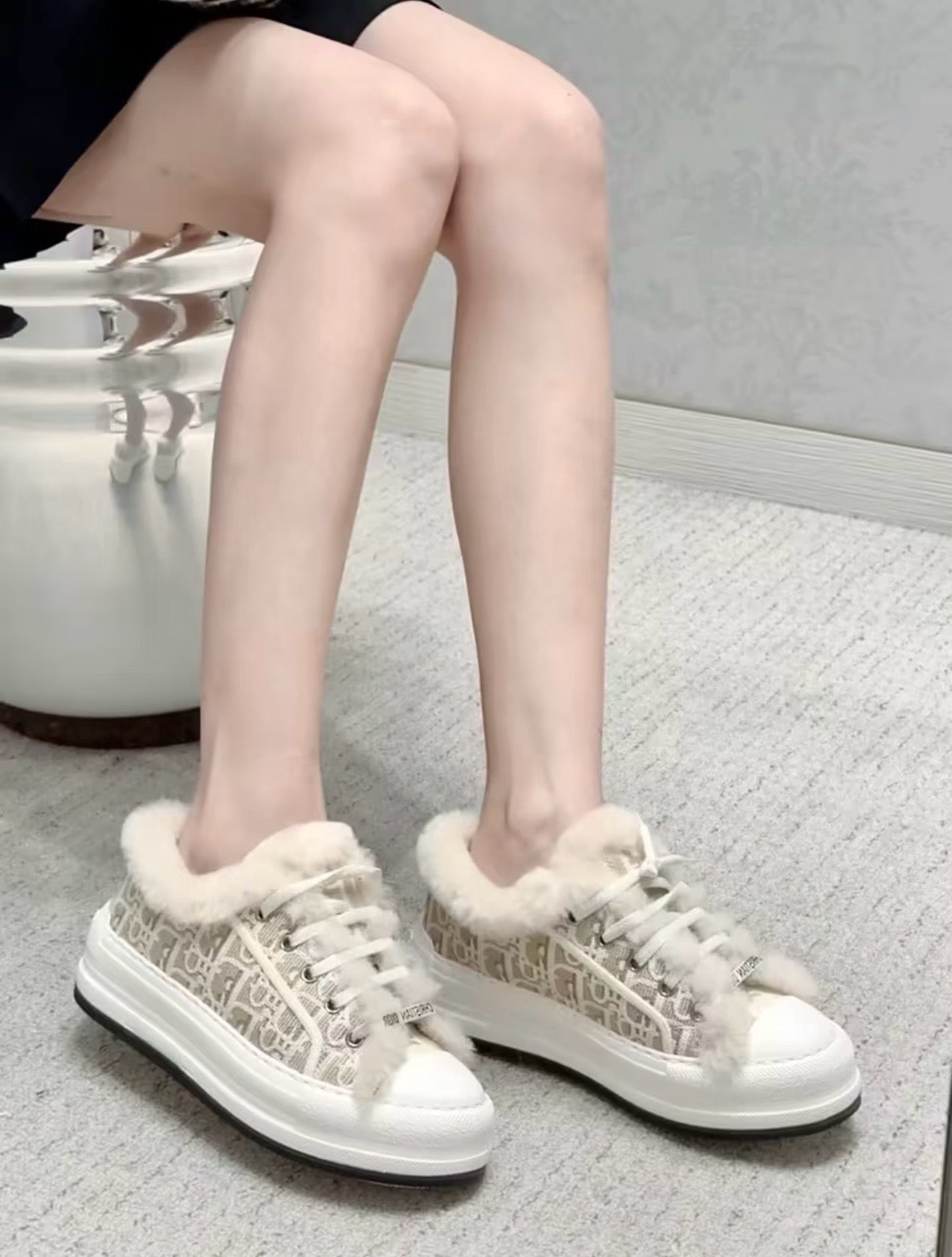 디올 오블리크 퍼 플랫폼 스니커즈