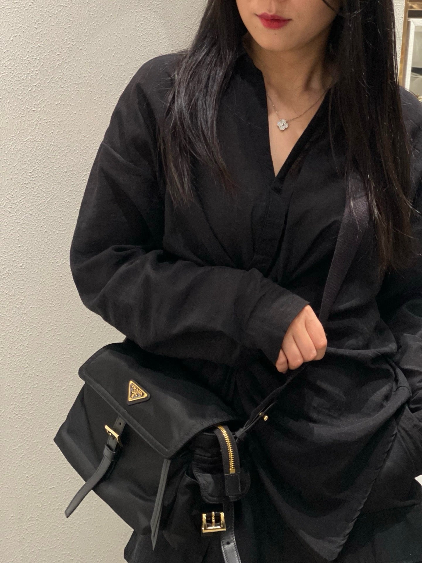 프라다 익스플로어 미디엄 나파 가죽 숄더백