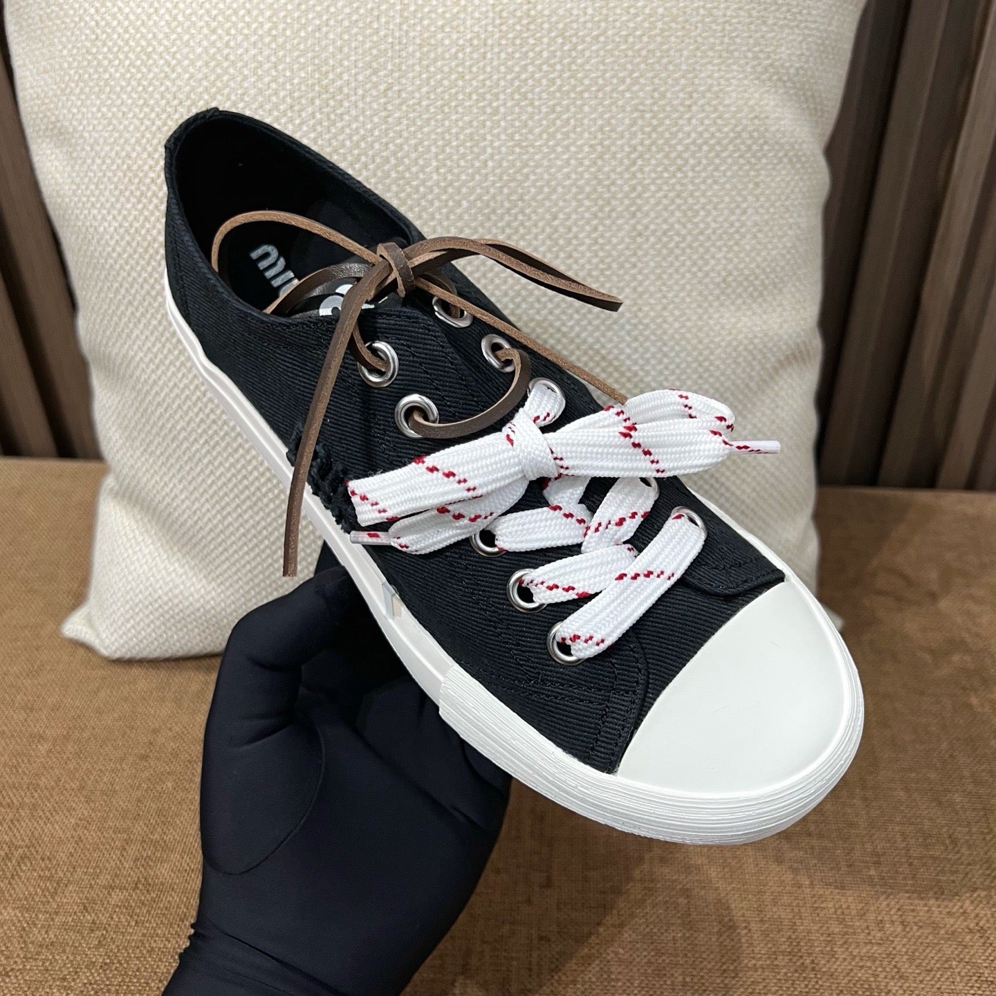 미우미우 워시드 데님 스니커즈