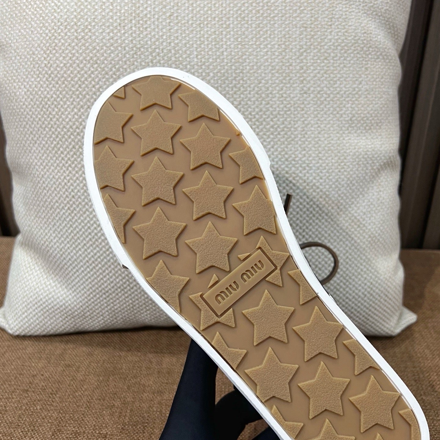 미우미우 워시드 데님 스니커즈