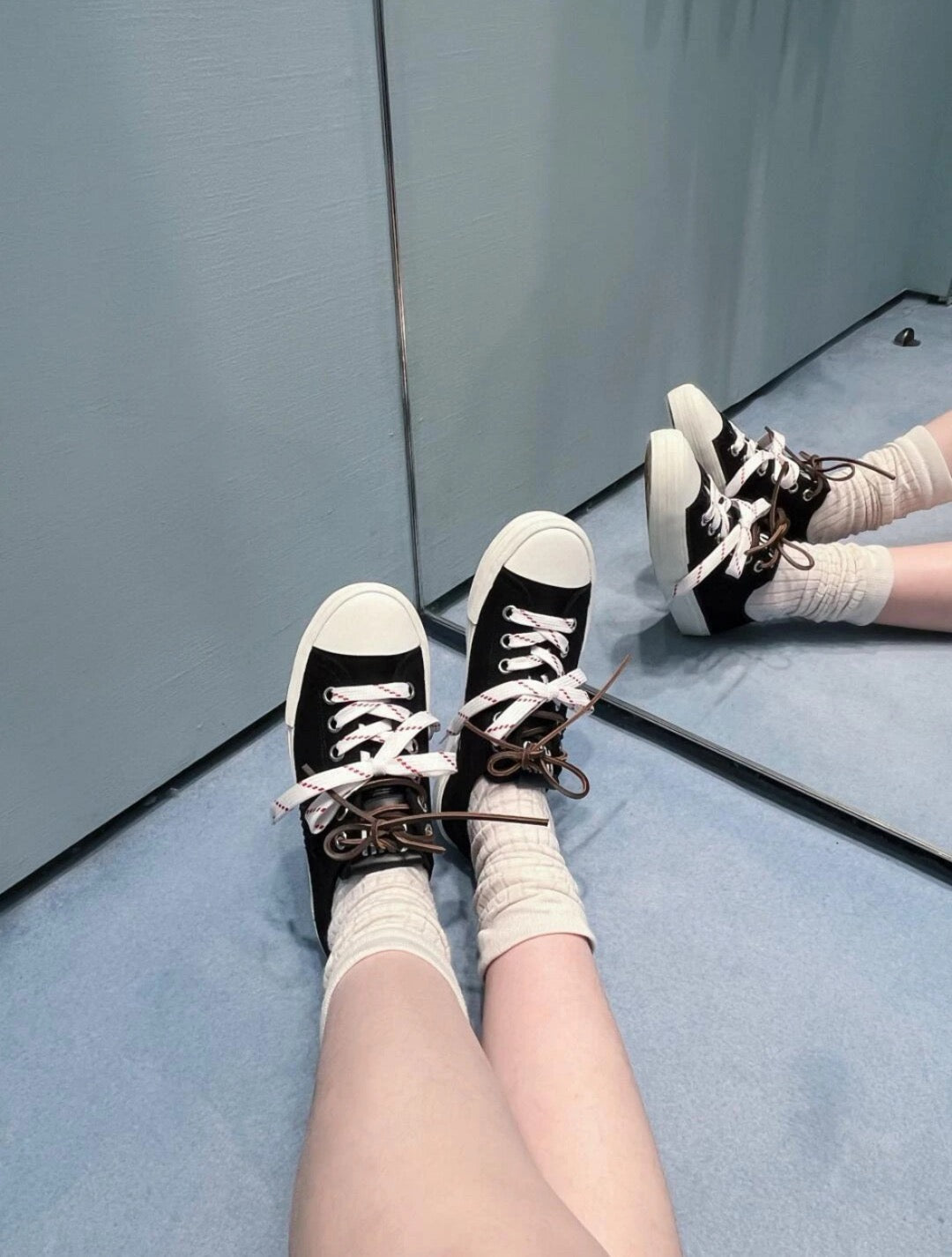 미우미우 워시드 데님 스니커즈