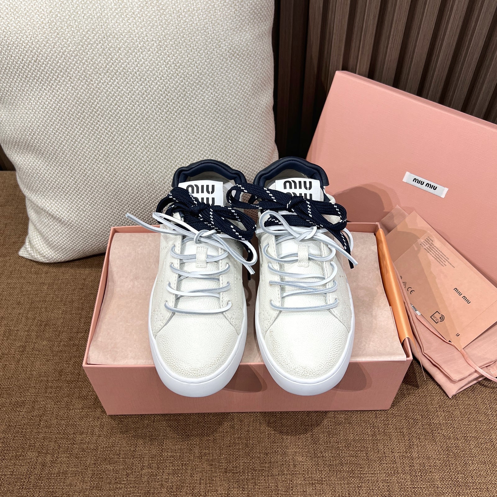 미우미우 데코 레더 스니커즈