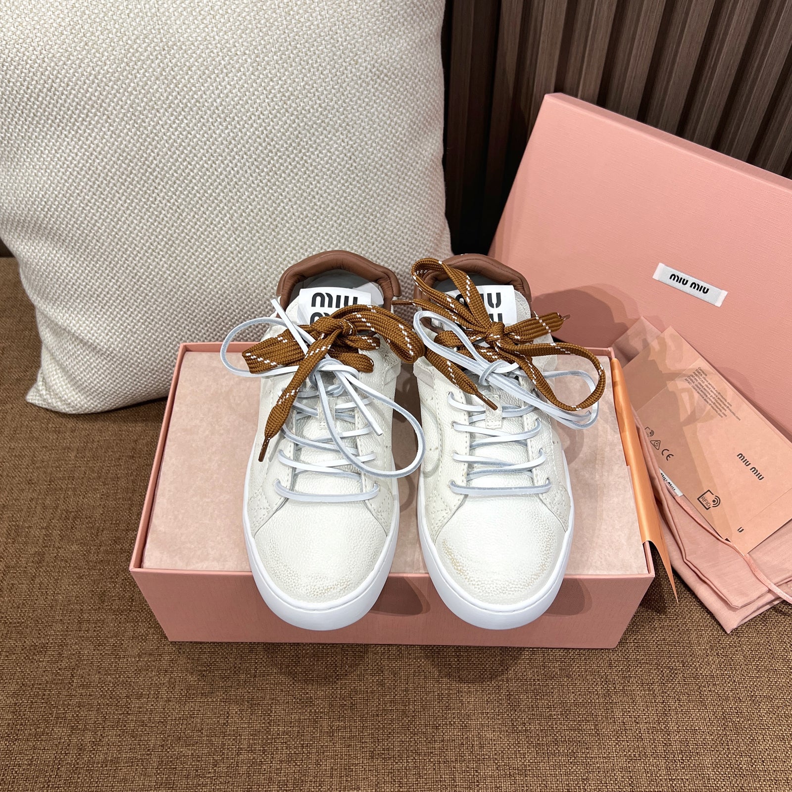미우미우 데코 레더 스니커즈